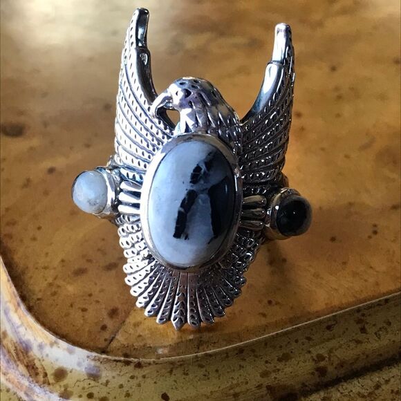 Natural White Buffalo Sterling Silver Eagle Ring Size 6 - Picture 9 of 9